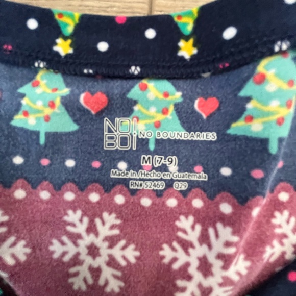 NWOT No Boundaries Winter T-Shirt M - Picture 2 of 2